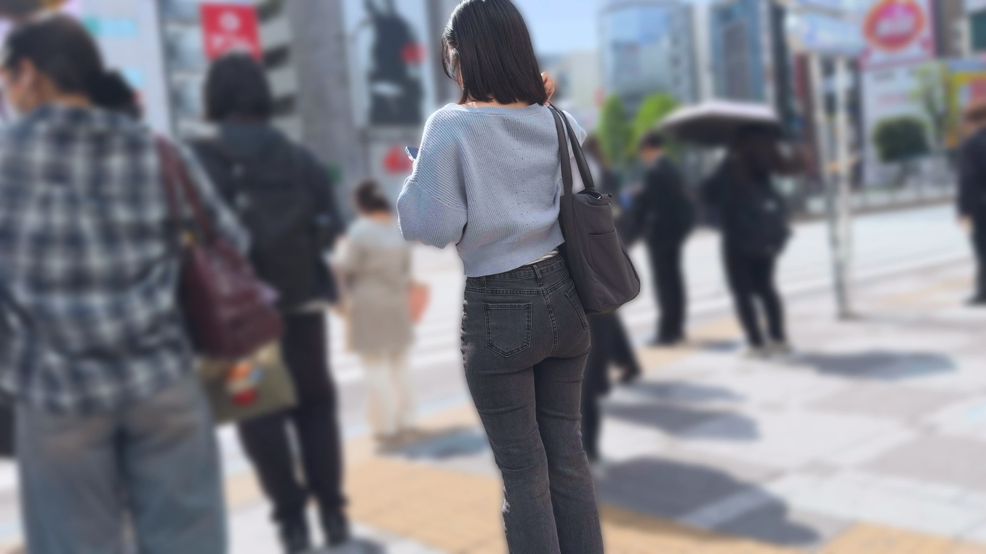 歩行記録0352「デカ尻くびれボディのナチュラル系ジーンズお姉さん」(全4名)