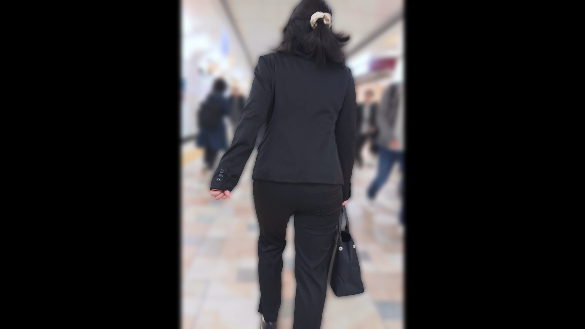 歩行記録0355「美しいスタイルのスレンダーボディOLさんを追跡」(全2名)