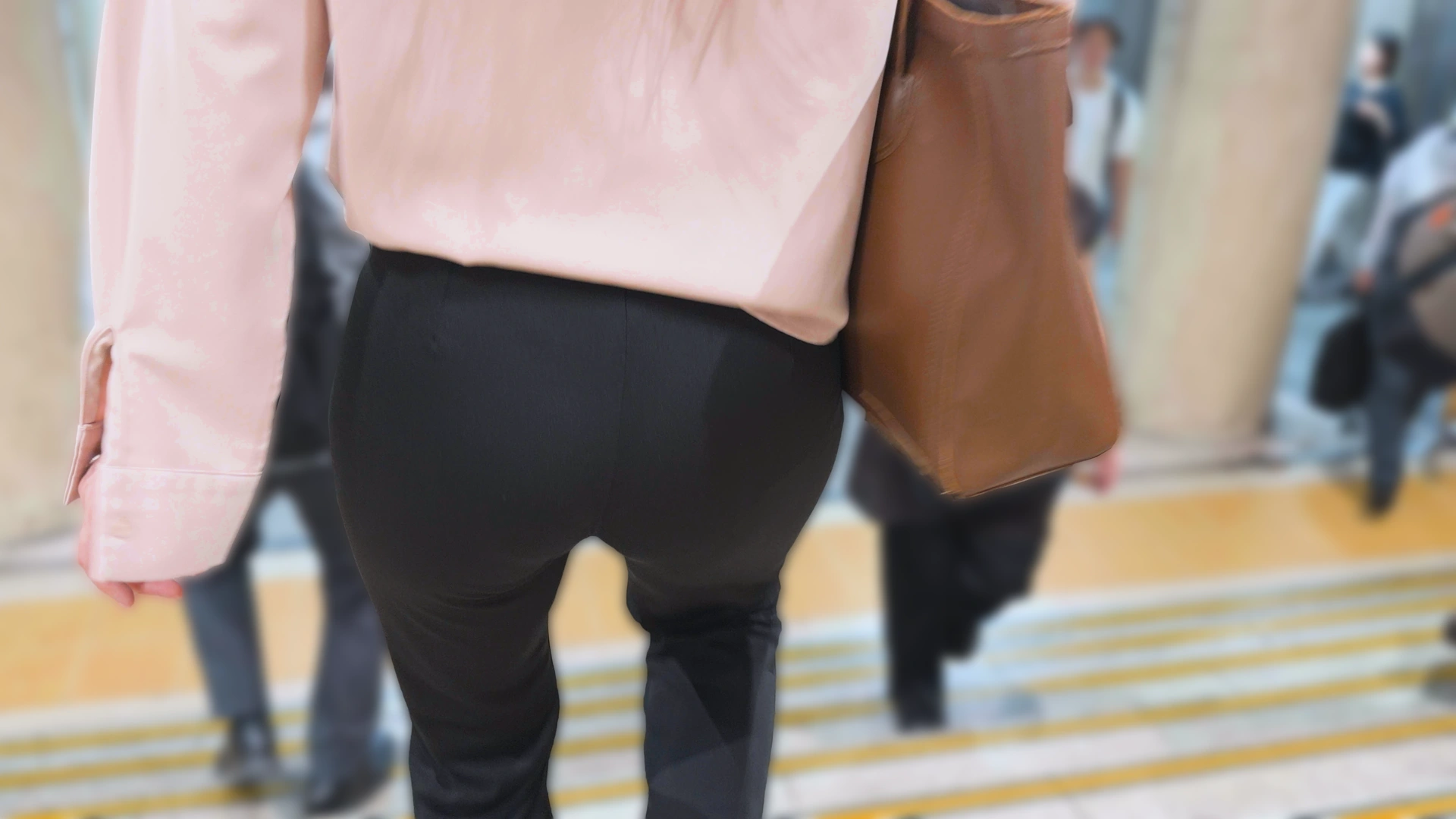 歩行記録0360「最高デカ尻OLさんのあふれだす美人オーラを堪能」(全3名)
