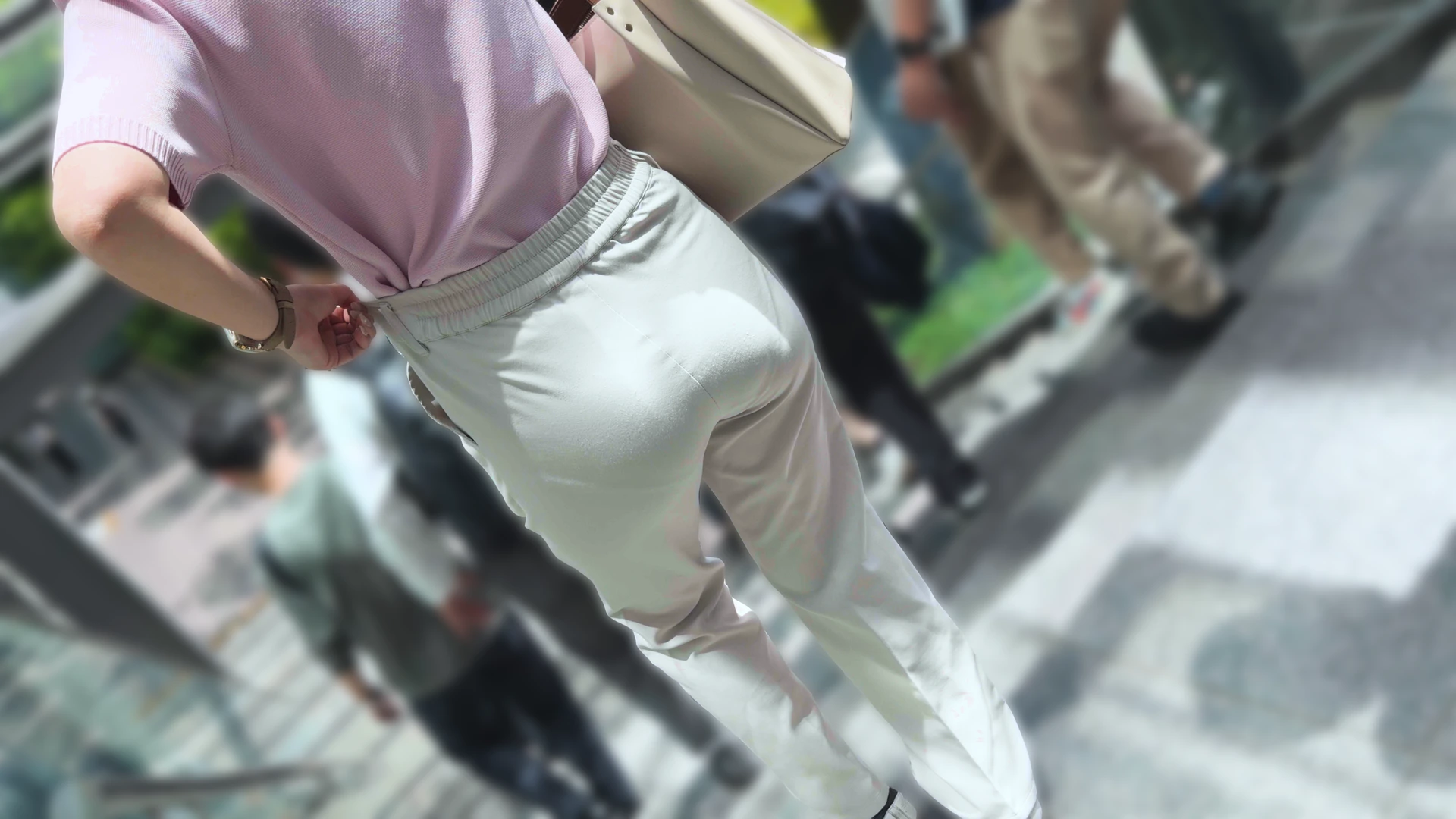 歩行記録0361「弾力ヒップとパンティーラインが魅力のOLさんを堪能」(全2名)
