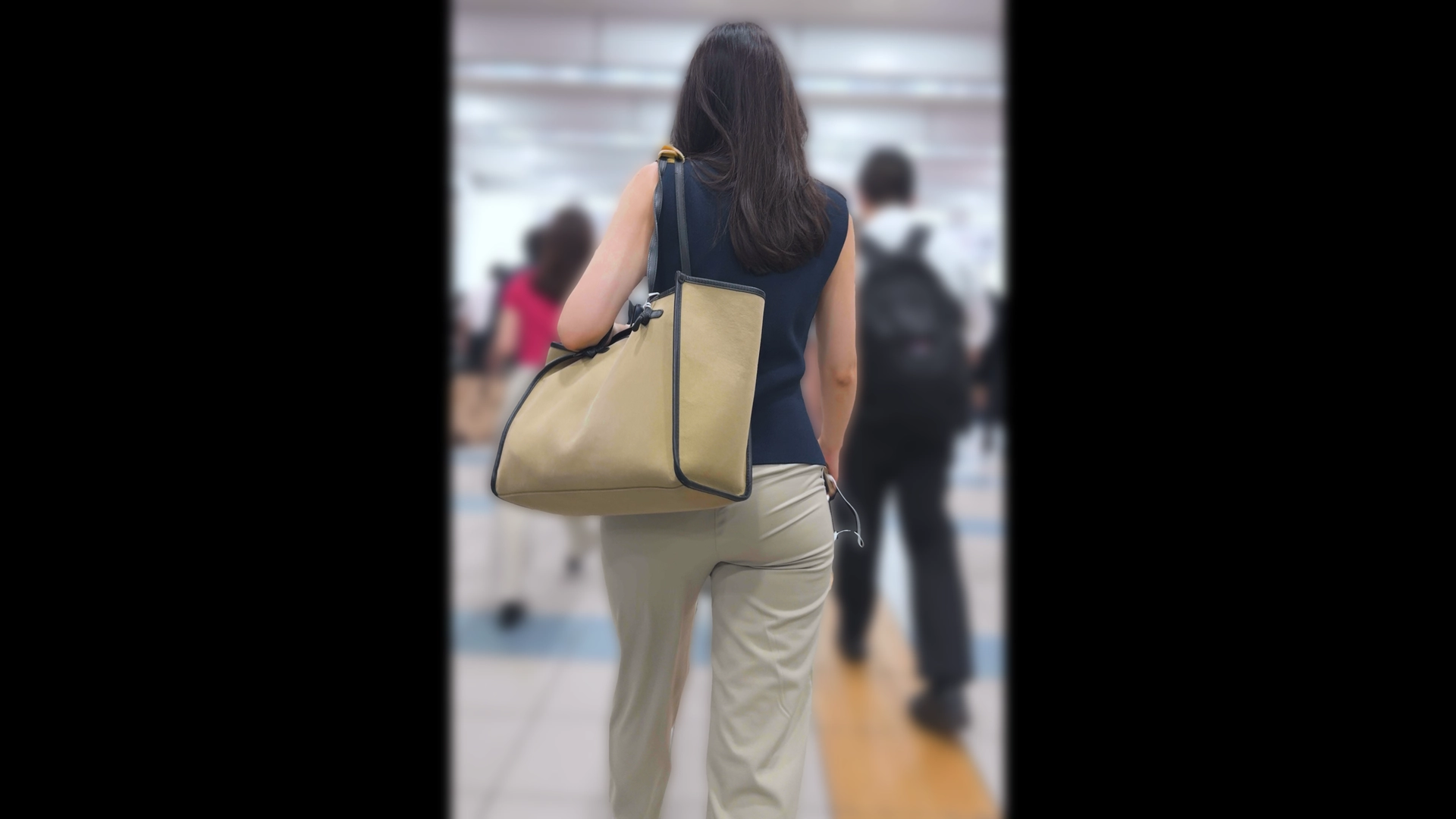 歩行記録0361「弾力ヒップとパンティーラインが魅力のOLさんを堪能」(全2名)