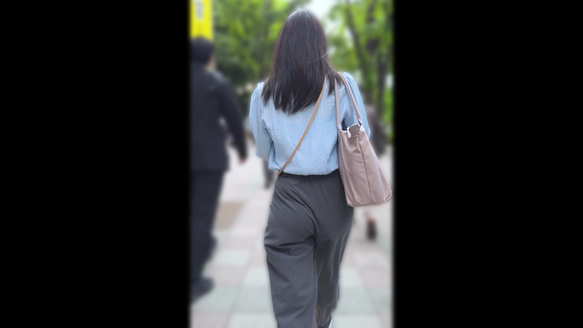 歩行記録0362「ぷりぷりの美尻を揺らすOLさんが歩く様子」(全2名)