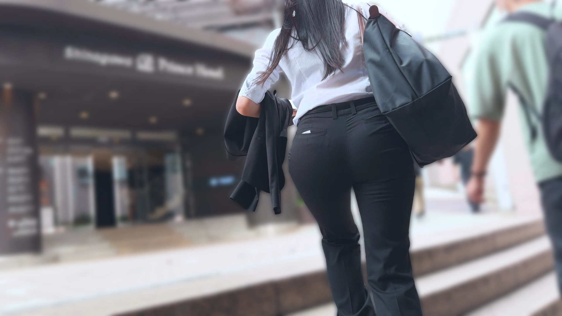 歩行記録0363「パツパツに張った美尻で階段を上るリクルートスーツ女子」(全4名)