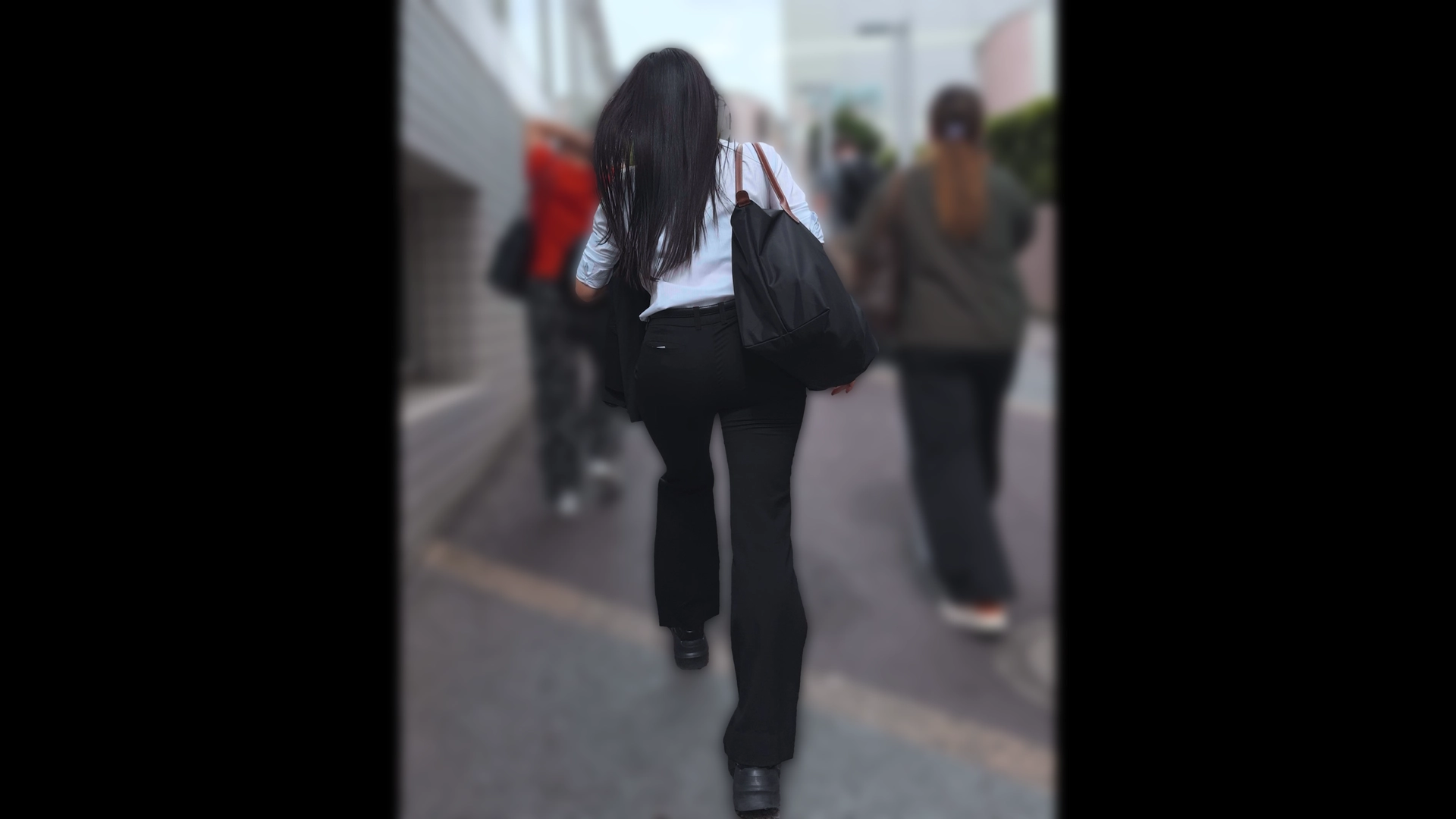 歩行記録0363「パツパツに張った美尻で階段を上るリクルートスーツ女子」(全4名)