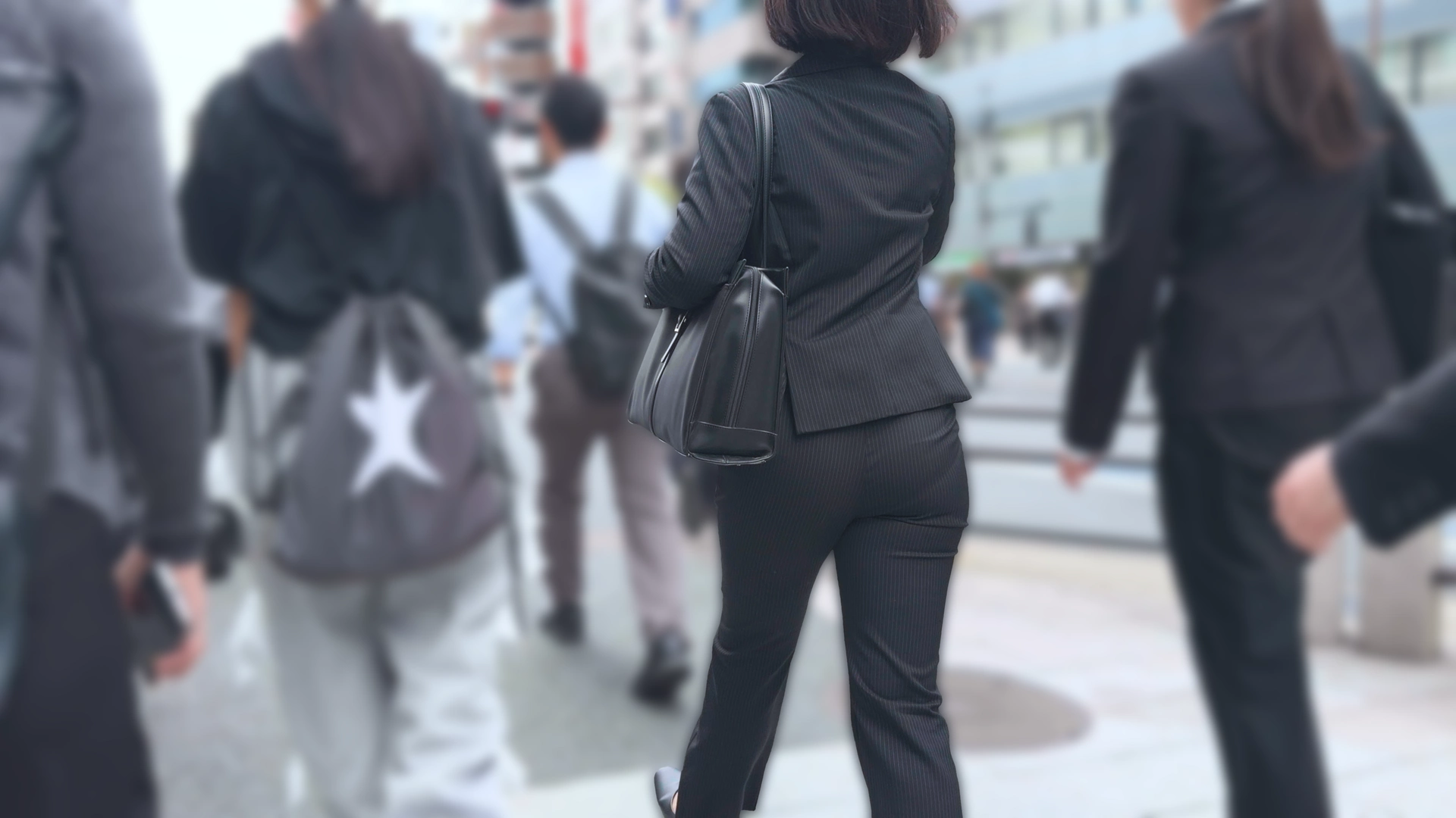 歩行記録0363「パツパツに張った美尻で階段を上るリクルートスーツ女子」(全4名)