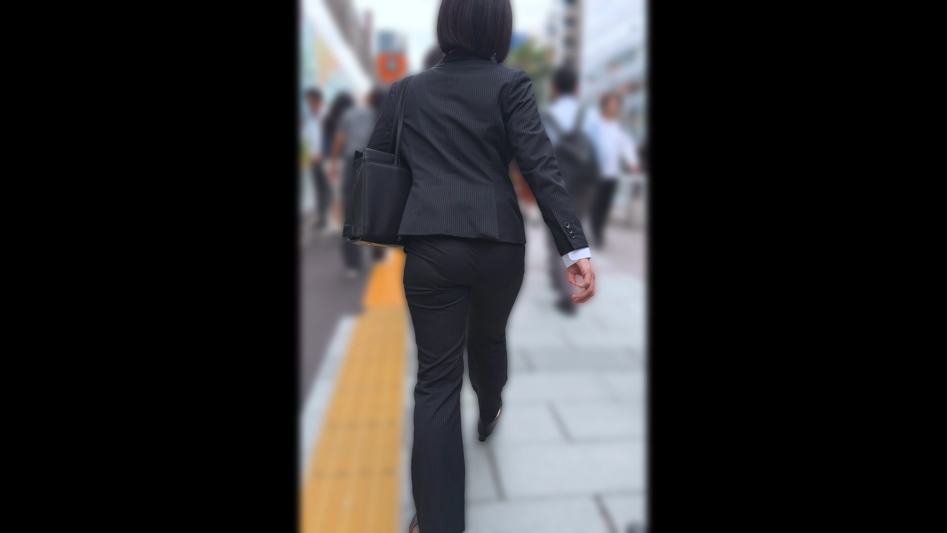 歩行記録0363「パツパツに張った美尻で階段を上るリクルートスーツ女子」(全4名)