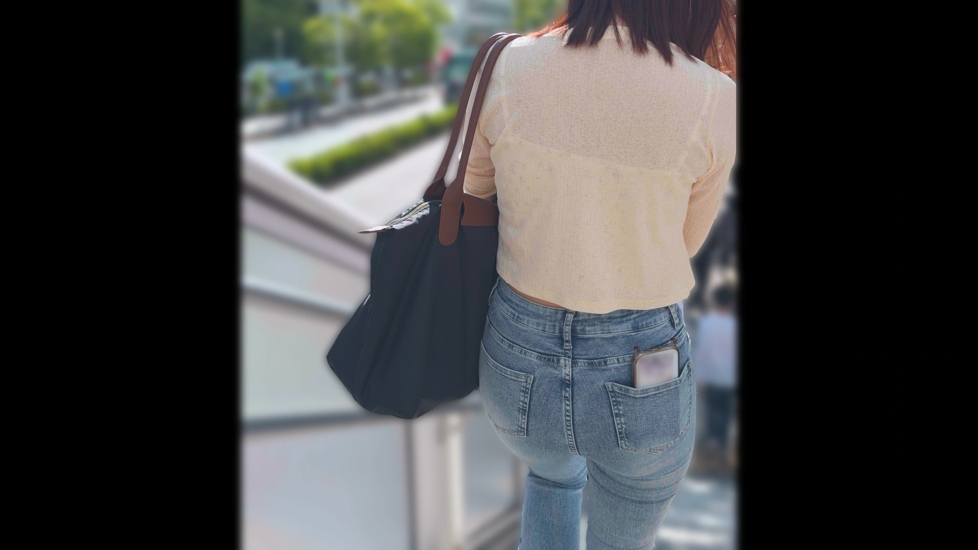 歩行記録0367「ぴっちりジーンズから浮かび上がる美しいボディライン」(全2名)