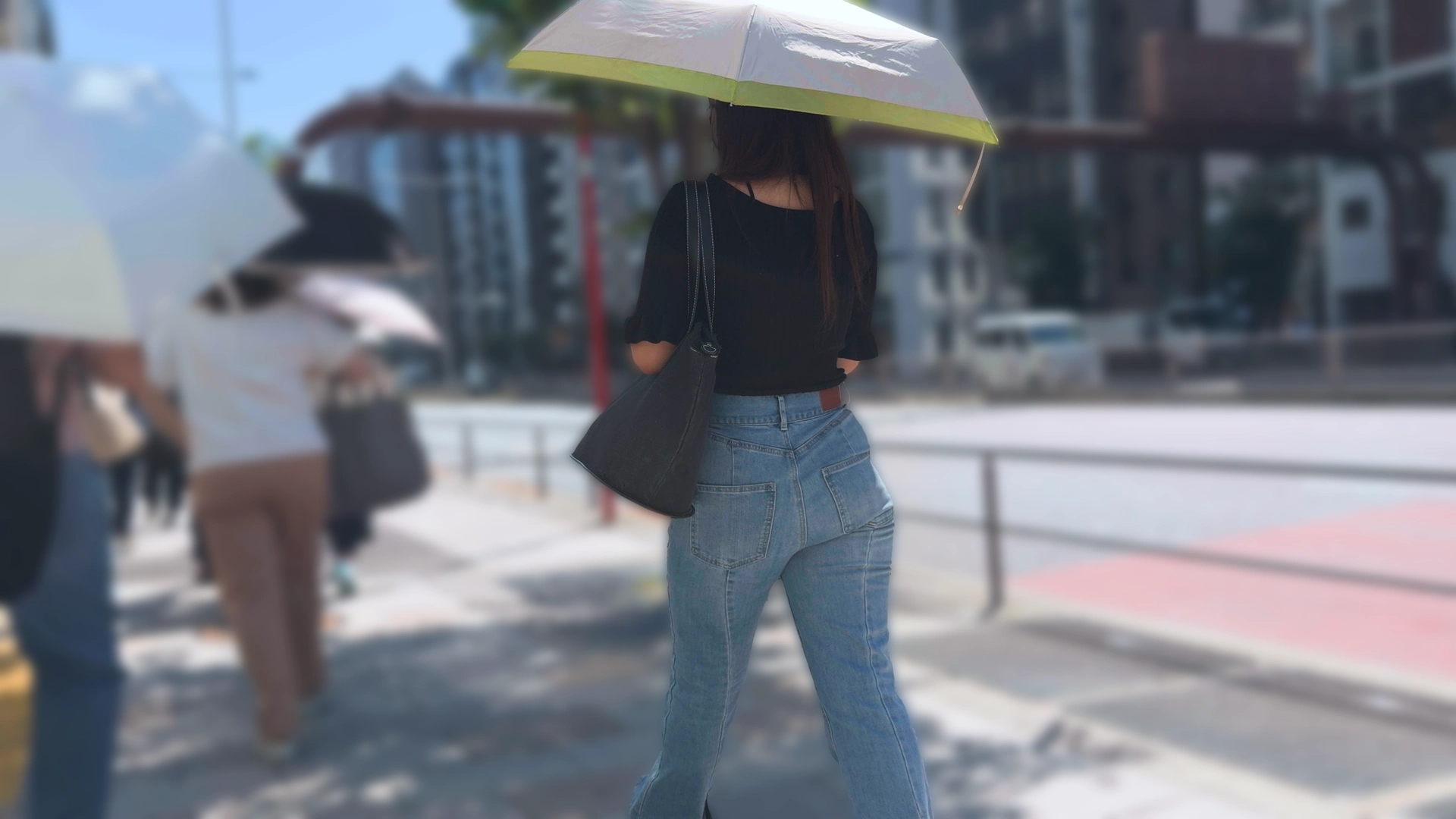歩行記録0367「ぴっちりジーンズから浮かび上がる美しいボディライン」(全2名)