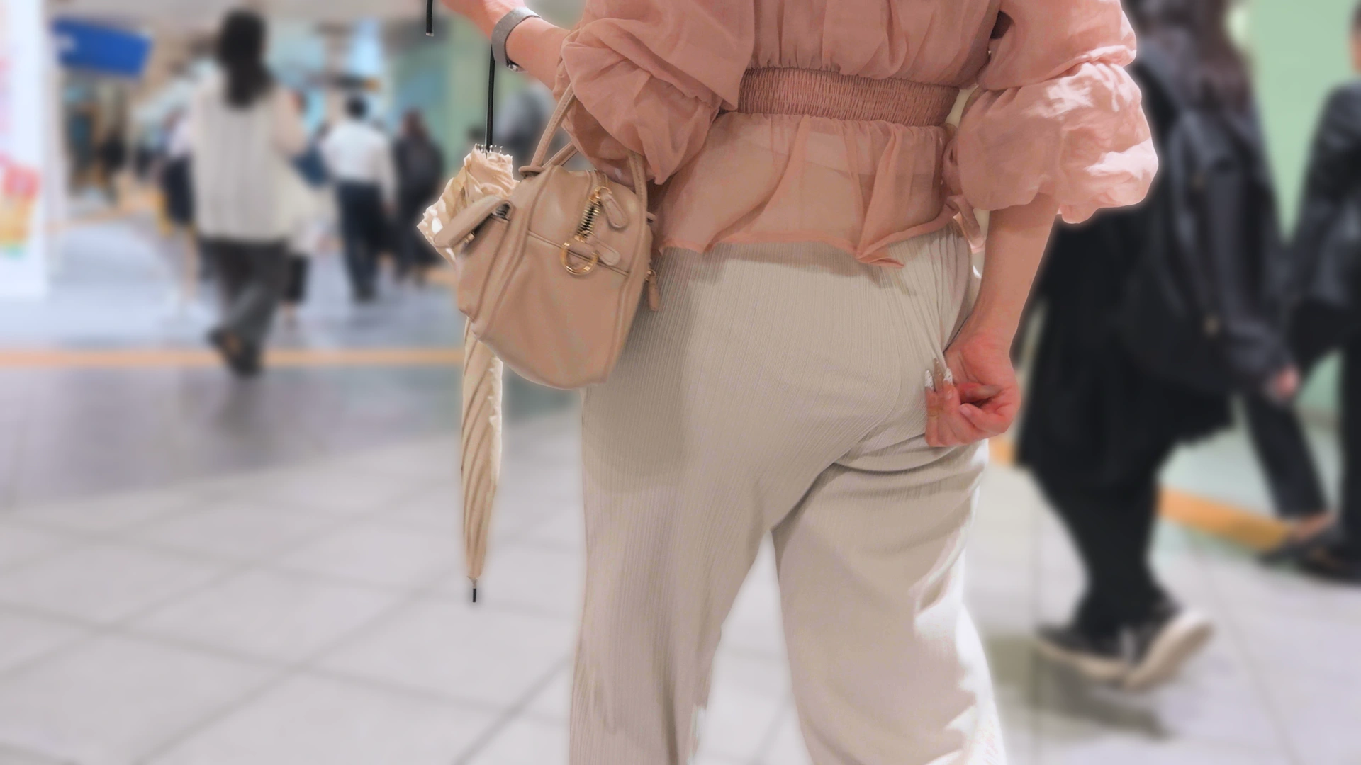 歩行記録0370「清楚系女性のずっと見えてるパンティーラインと食い込み」(全2名)