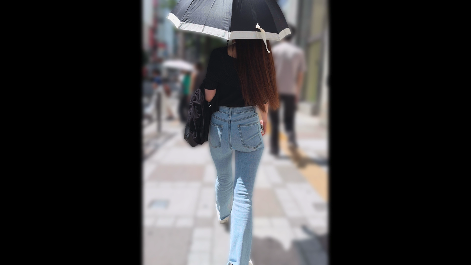 歩行記録0371「デニムでパンパンなヒップを見上げ撮りで堪能」(全2名)