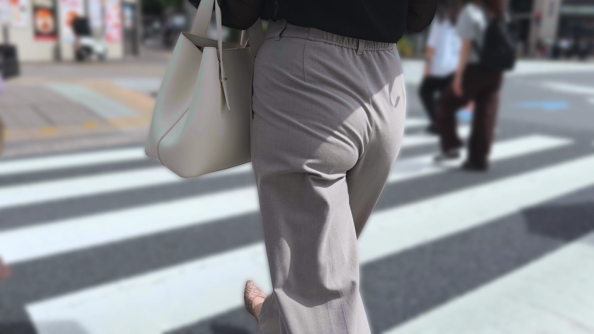 歩行記録0373「高ボリュームむにゅ尻女性の街歩きを観察」(全2名)