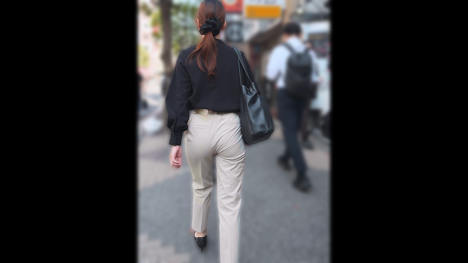 歩行記録0375「清楚感あふれる白スラックスにPラインの誘惑」(全2名)