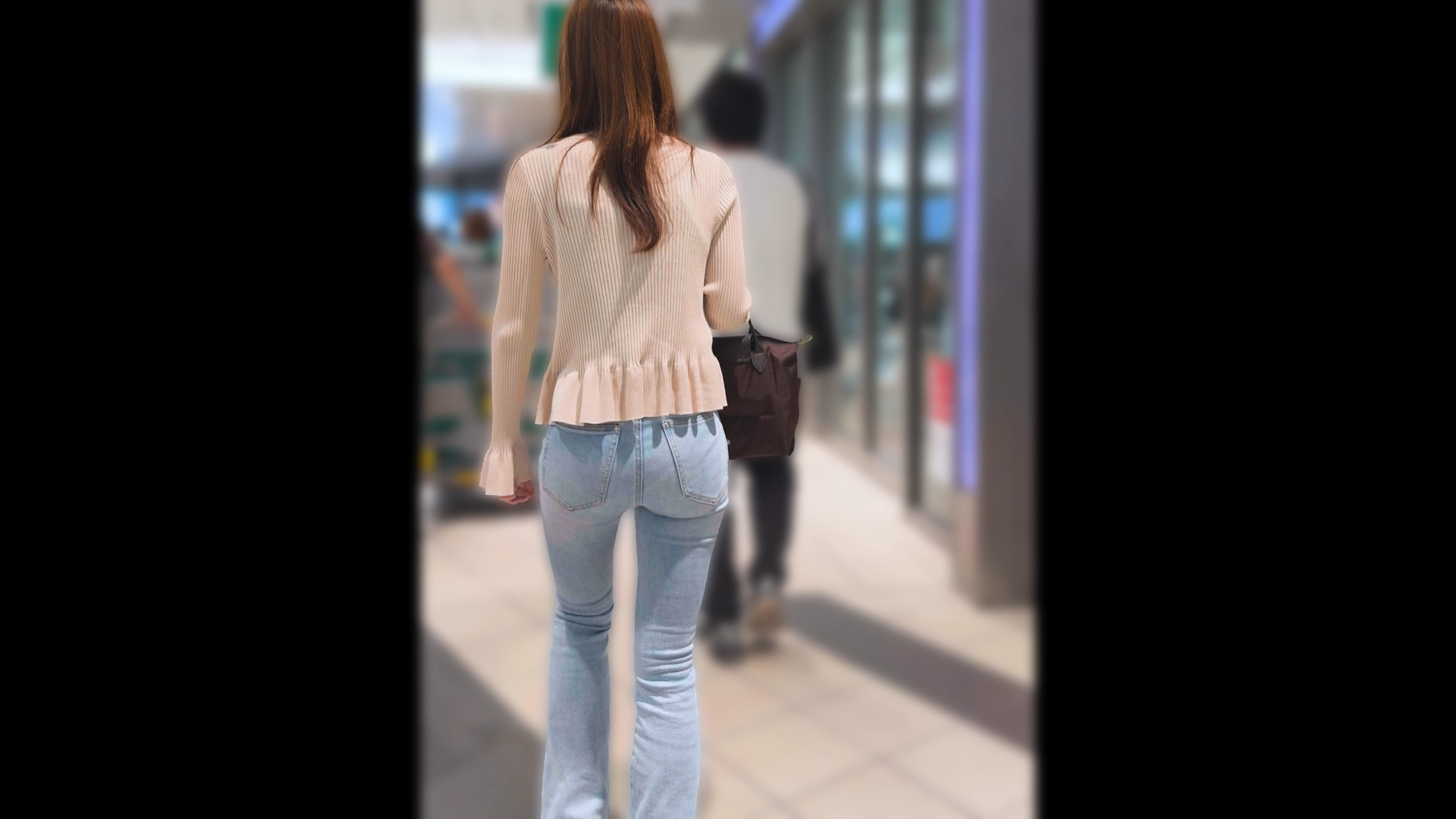 歩行記録0376「フィットしたデニムに浮かび上がるスレンダー美尻」(全3名)