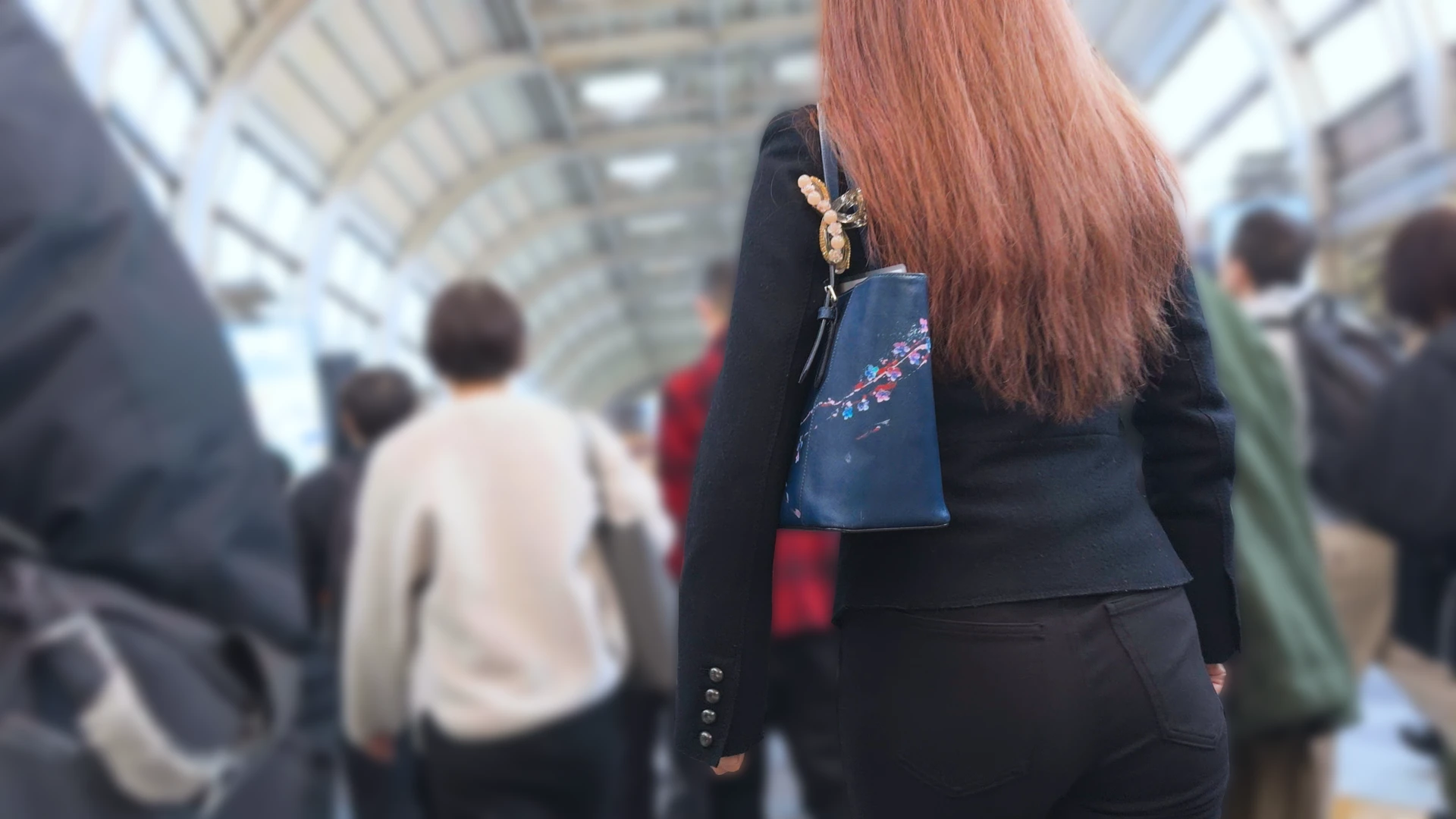 歩行記録0376「フィットしたデニムに浮かび上がるスレンダー美尻」(全3名)