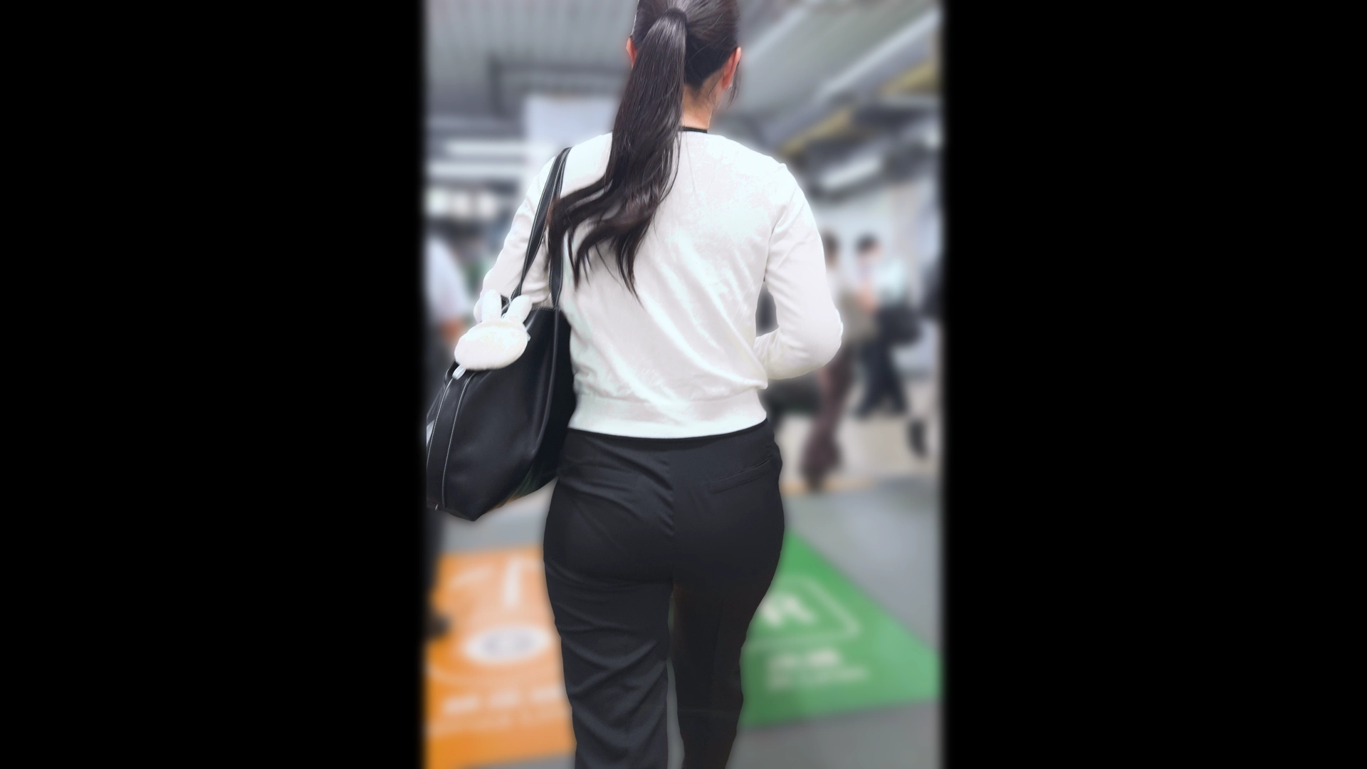 歩行記録0377「黒スラックスに包まれたぷりっぷりヒップ女子」(全2名)