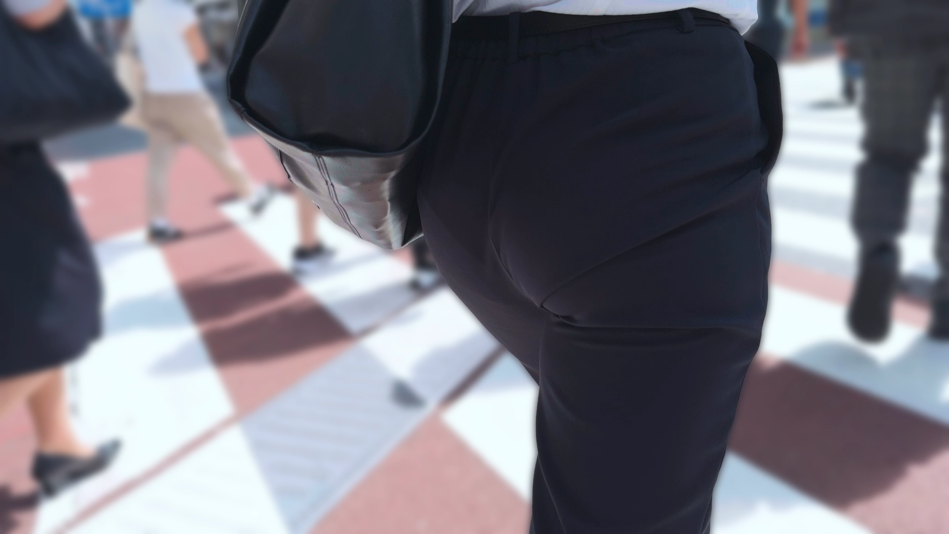 歩行記録0377「黒スラックスに包まれたぷりっぷりヒップ女子」(全2名)
