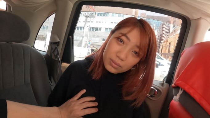 ☆車内フェラ☆相変わらずエロいフェラを披露してくれる美女☆口内発射からごっくん☆