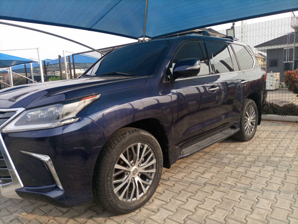 Lexus LX 570   - 2017