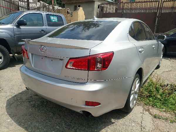 Lexus IS 250   - 2011