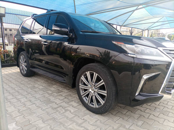 Lexus LX 570   - 2017