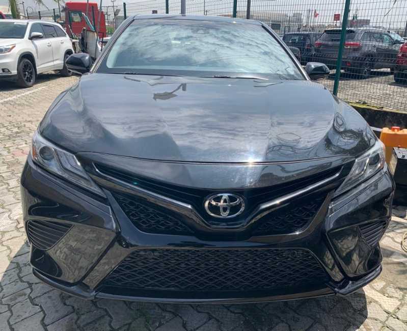 Toyota Camry - 2018