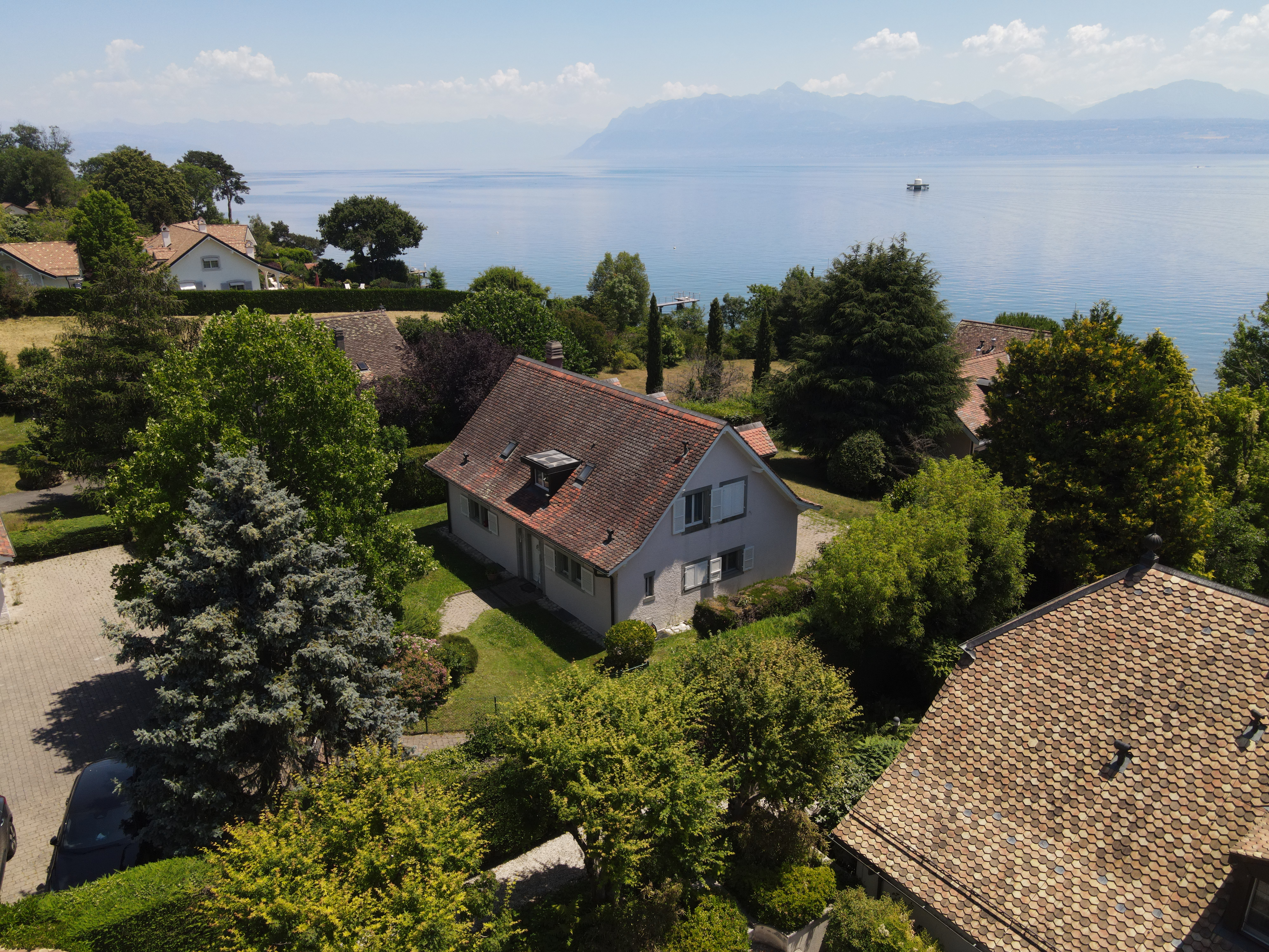 SAINT-PREX - DEUX VILLAS AU BORD DU LÉMAN, AVEC ACCÈS PRIVATIF AU LAC (L1)