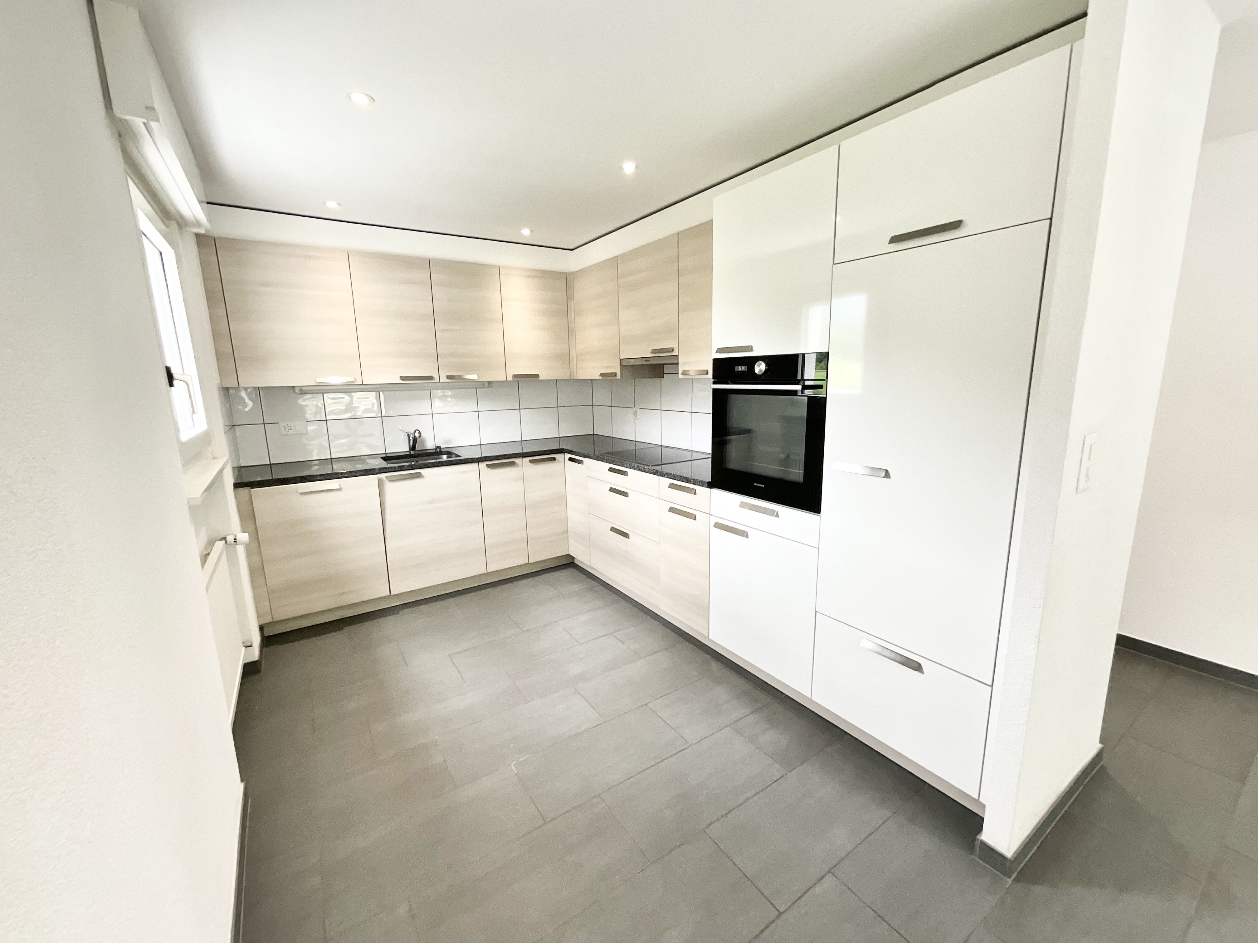 Bel appartement lumineux de 4,5 pièces avec balcon
