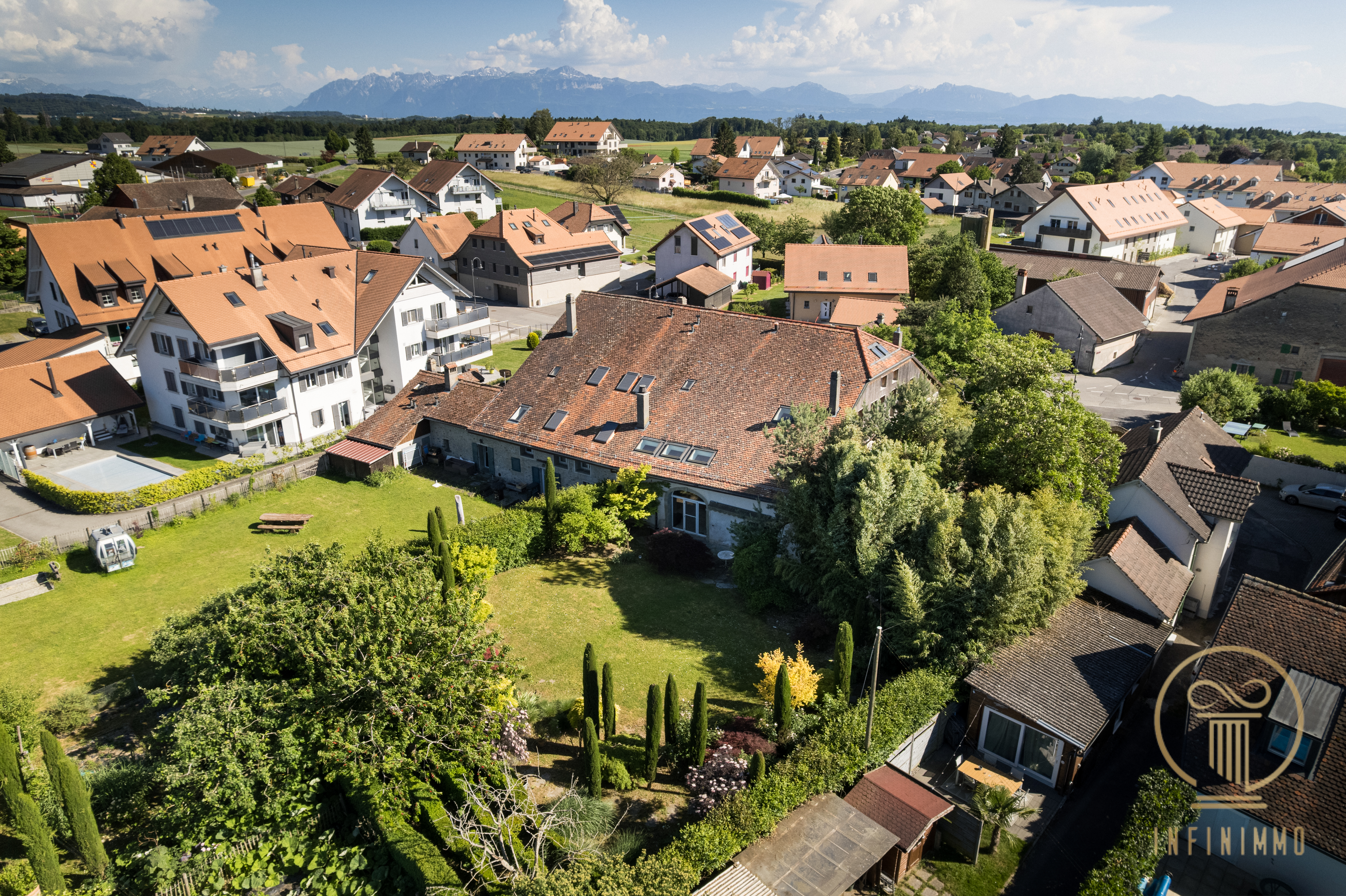 SULLENS, coup de coeur! Maison villageoise très bien rénovée à découvrir.