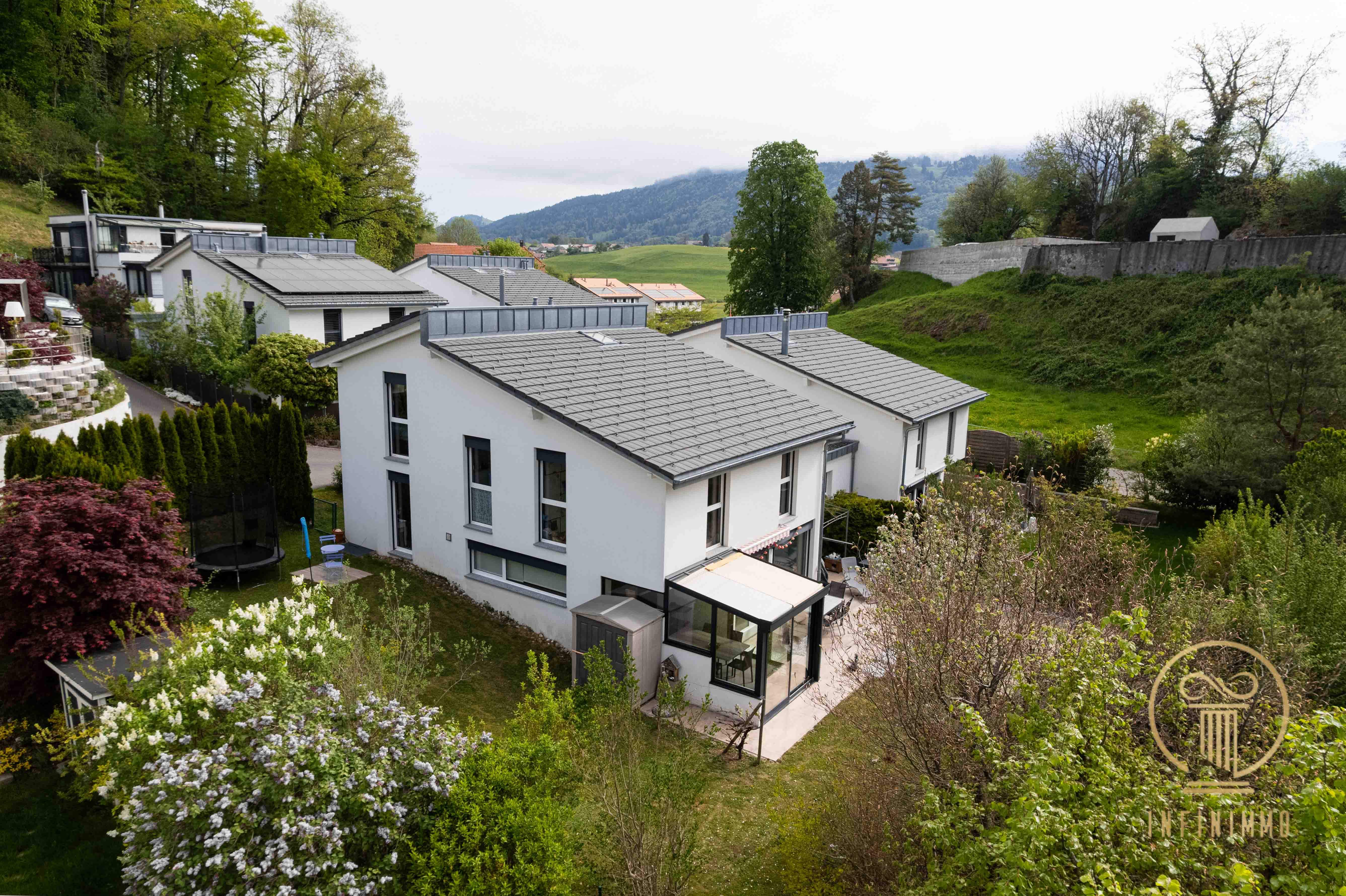 Exclusivité ! CHATEL-ST-DENIS, objet rare. Magnifique villa jumelée par le garage 5.5 pièces.