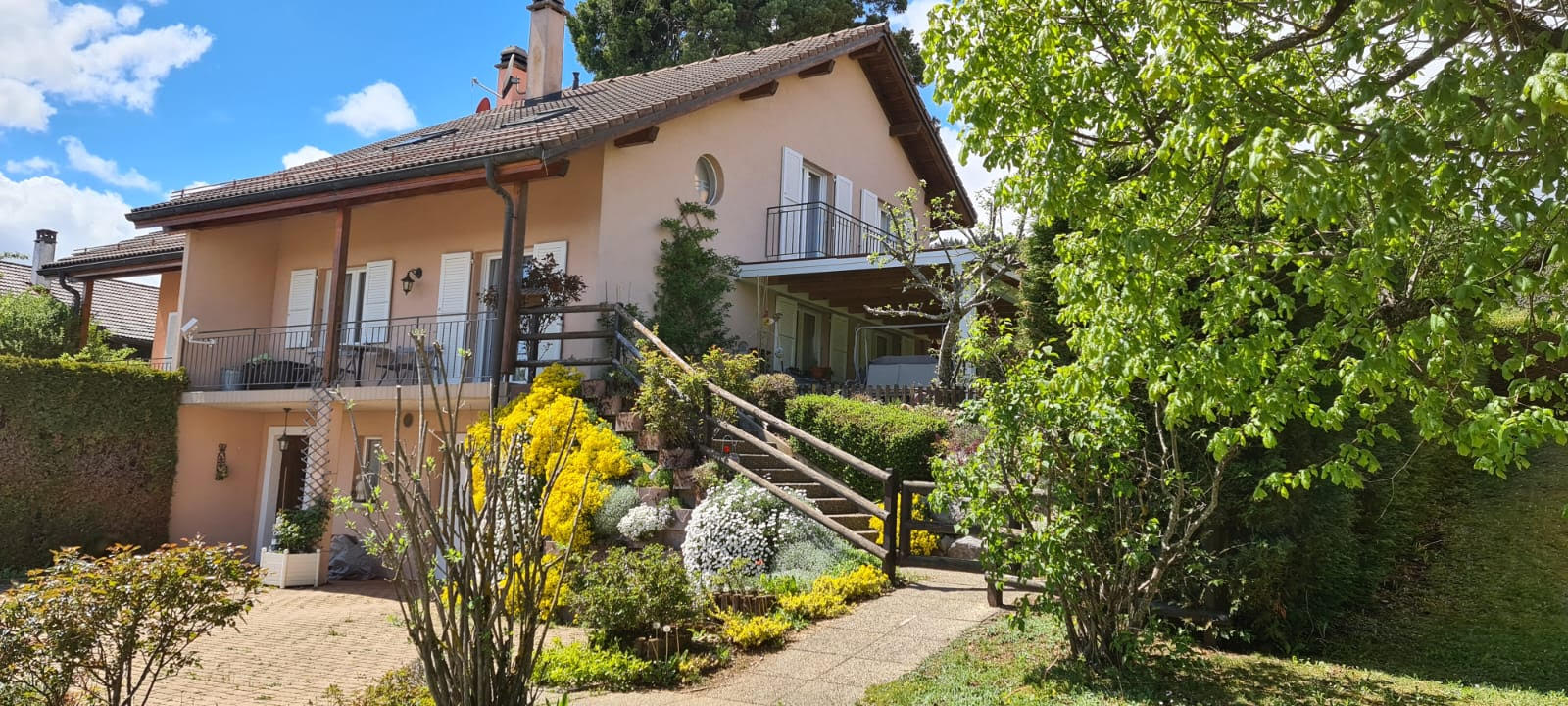 Exclusivité! Arzier-le-Muids, magnifique villa jumelle de 6.5 pièces