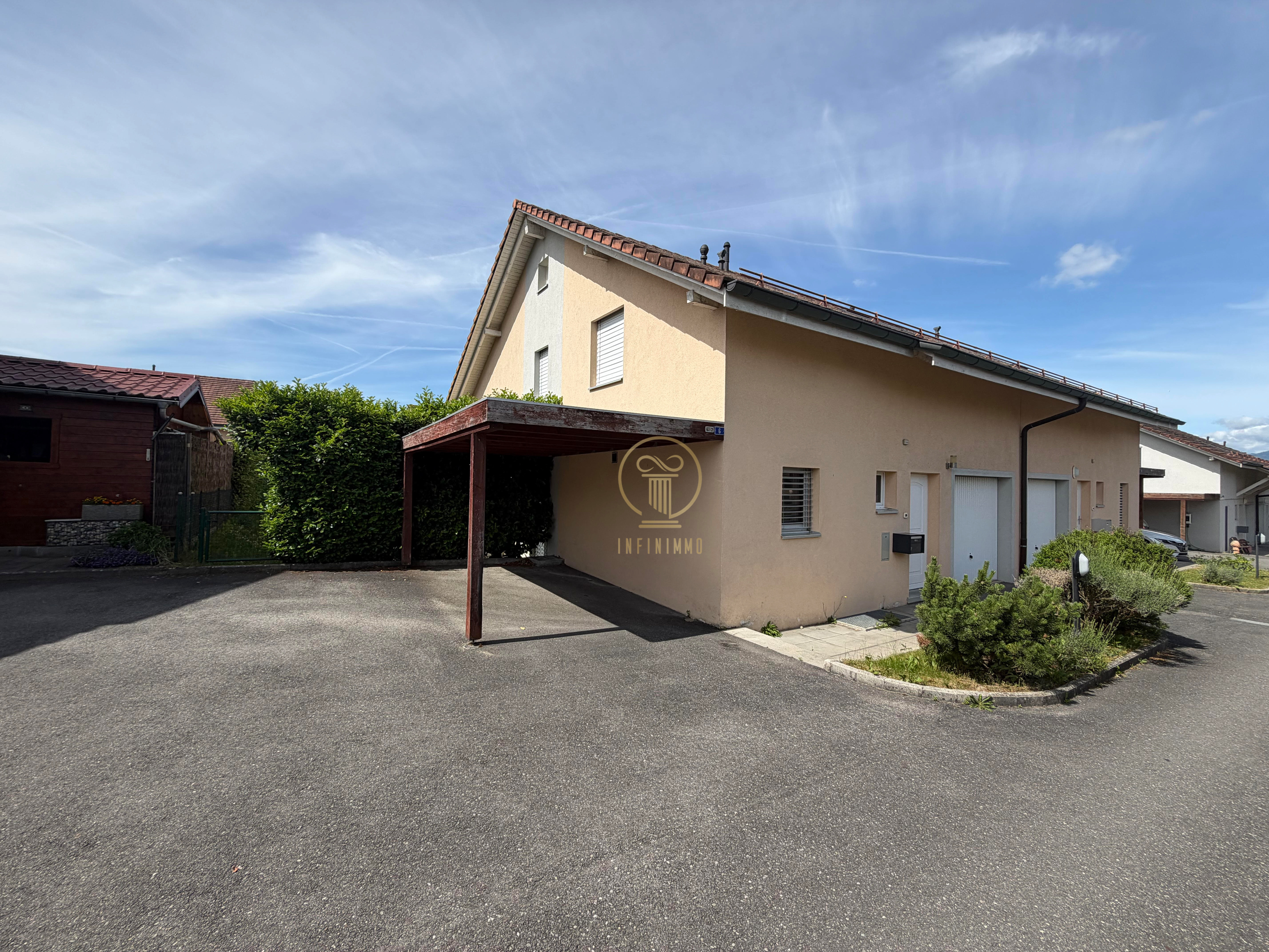 CHAVORNAY - Belle maison 5.5 pièces jumelée par le garage