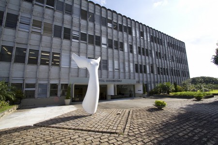 Fachada do Hospital Universitário da USP, onde também acontecem atividades da residência em Neurologia da USP