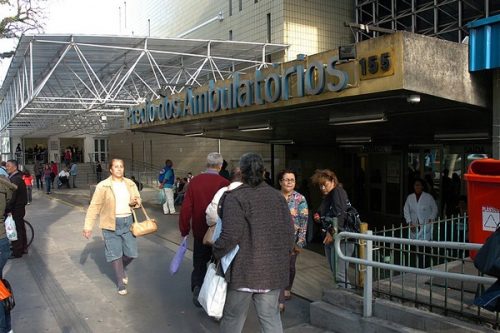 O Prédio dos Ambulatórios (PAMB) do HC também faz parte do dia a dia de quem faz residência em Clínica Médica na USP