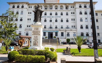 Fachada da Santa Casa de Santos, outro hospital muito desejado para a residência em Cirurgia Cardiovascular no SUS-SP