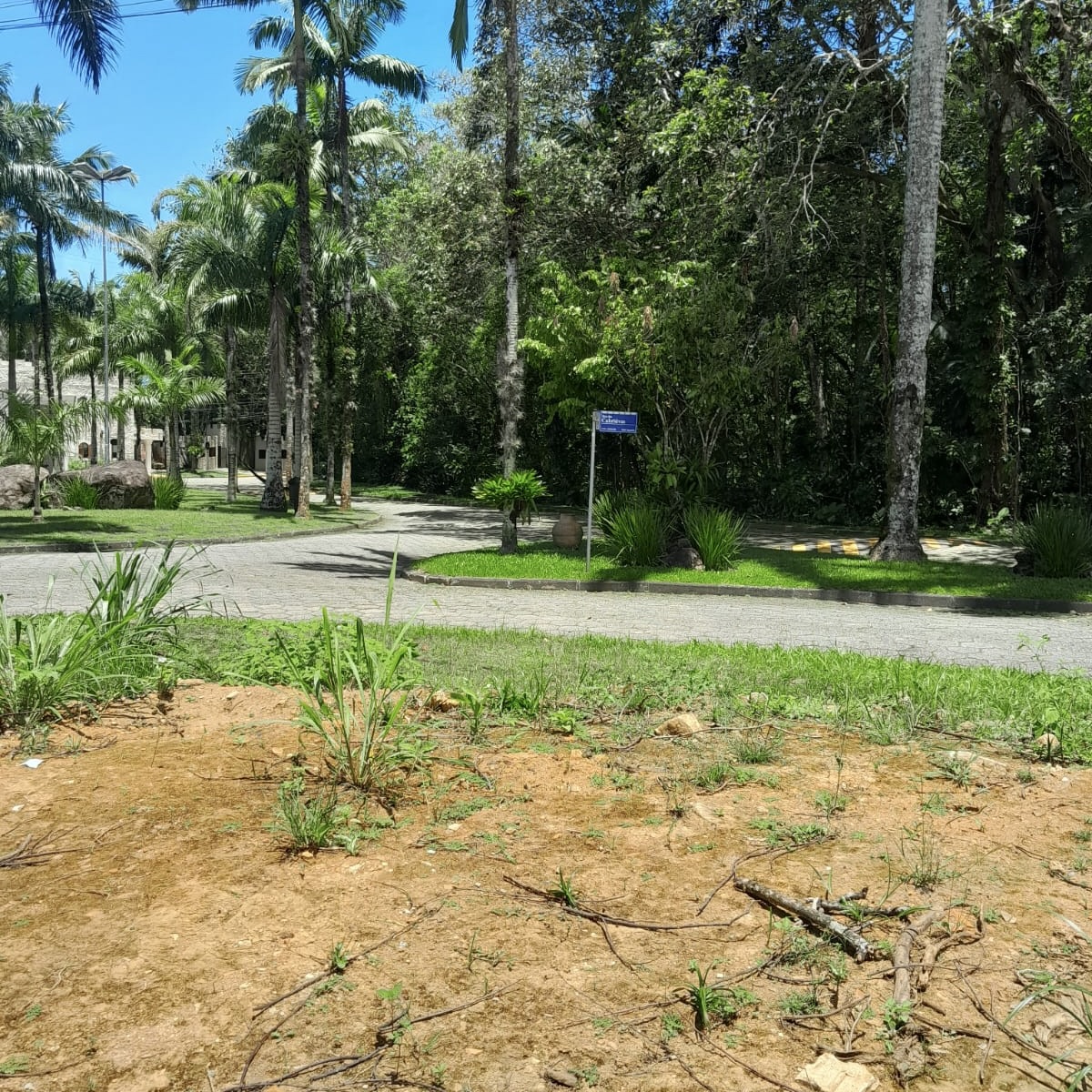 Ver detalhes: Terreno em condomínio fechado no Bairro do Massaguaçú, bem próximo da entrada do Condomínio Residencial Park Imperial, Caraguatatuba/SP (Ref. 1954)