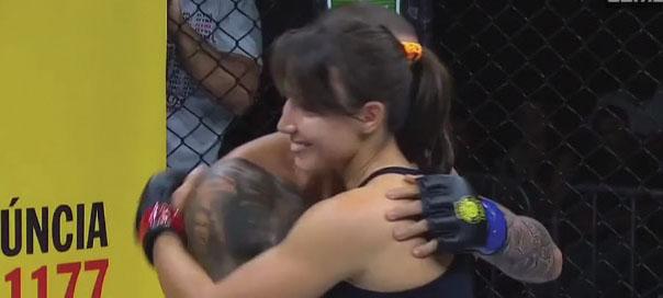 Outdoor: Man v/s woman MMA fight