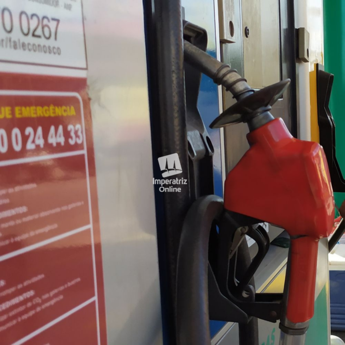 Preço da gasolina passa dos 5 reais com novo reajuste