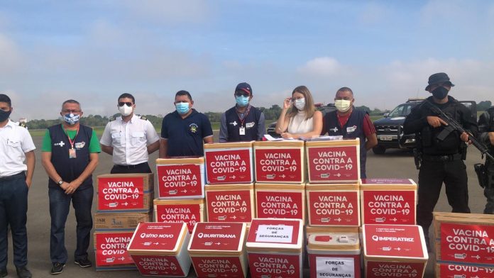 Com chegada de novas doses, vacinação contra covid-19 ocorre neste domingo