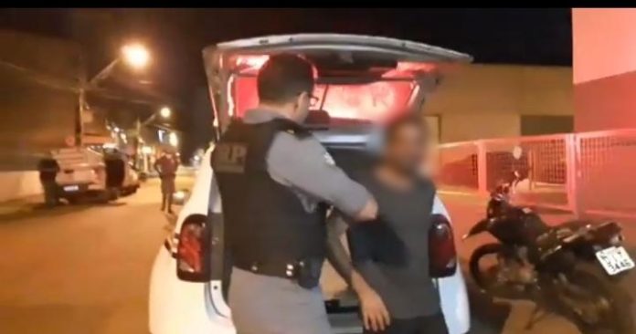 Homem bêbado é preso por invadir 50 BIS