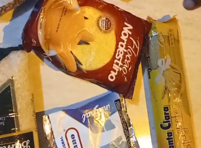 Famílias reclamam de Kit Alimentação da merenda escolar para estudantes - VÍDEO