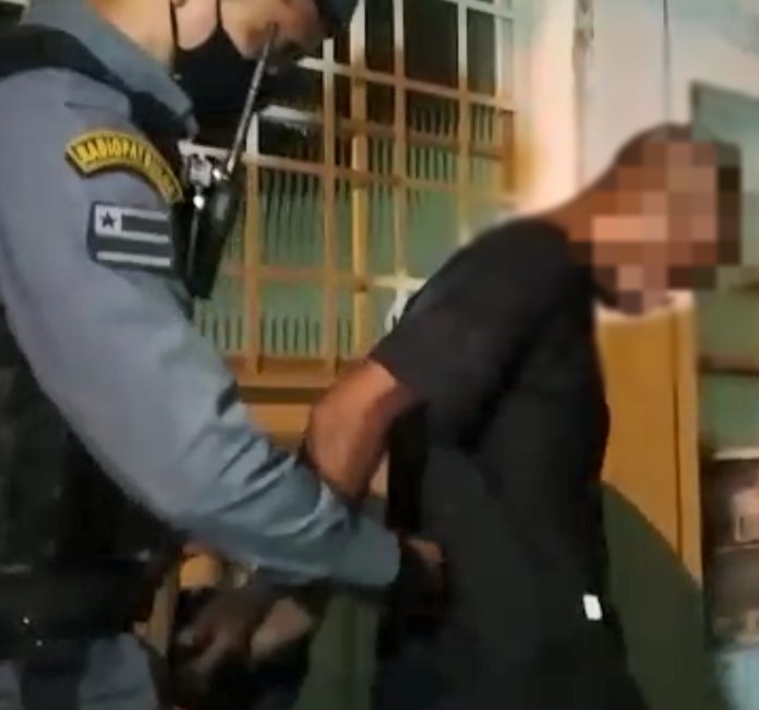 Homem é preso após tentar assaltar uma delegada