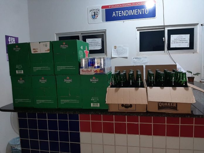 Polícia recupera caixas de cerveja furtadas de supermercado