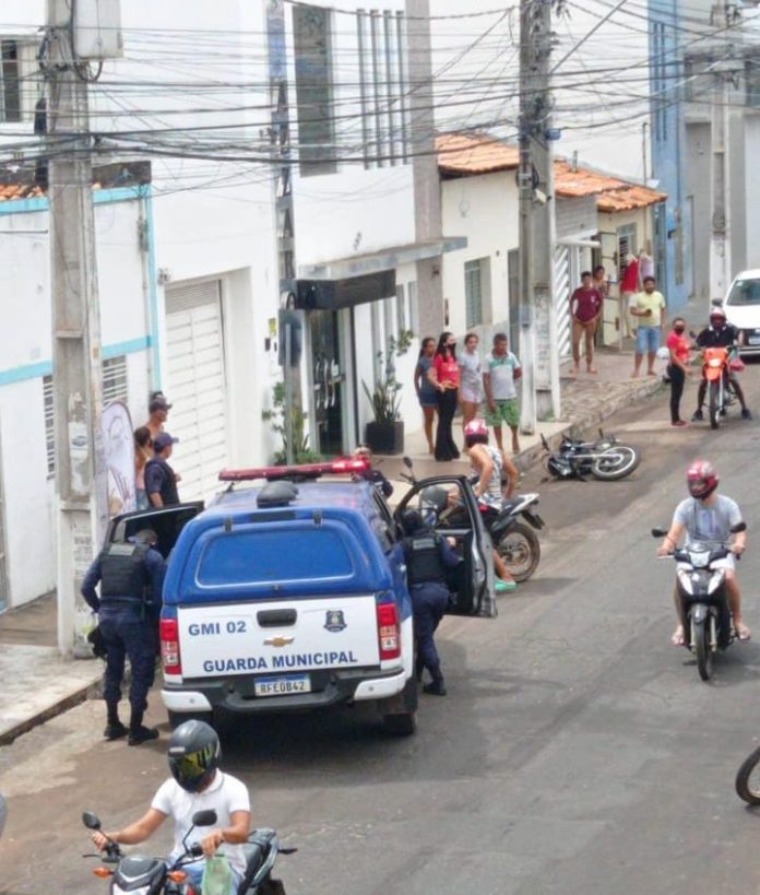 Vítima atropela ladrões em tentativa de assalto