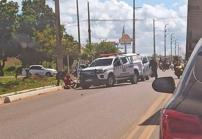 Assaltante sofre acidente durante perseguição e é capturado pela polícia