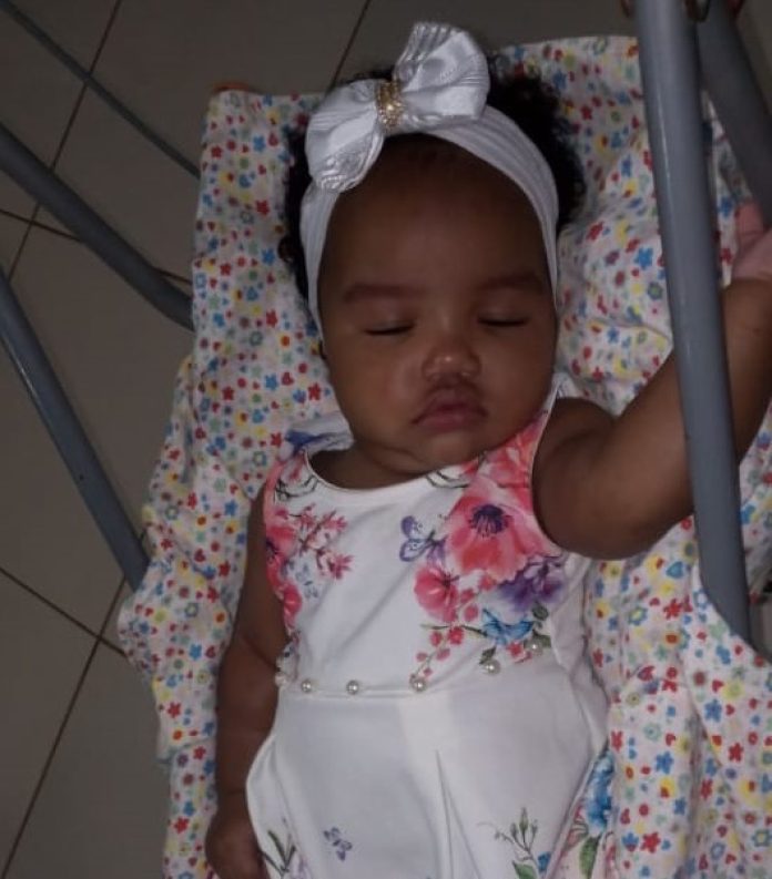 Bebê de 5 meses diagnosticada com doença no intestino precisa de ajuda