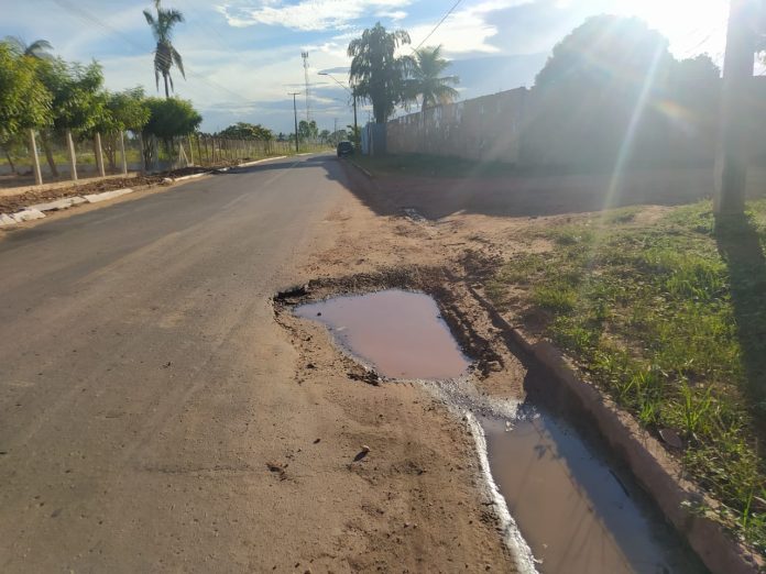 Condutores reclamam das péssimas condições de avenida em Imperatriz