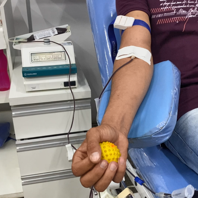 Precisa de doação de sangue Alunas fazem campanha para salvar vidas