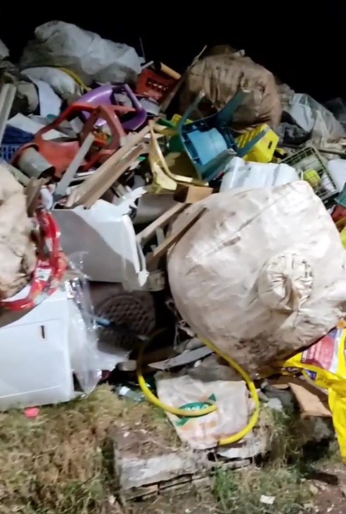 Lixo na região do Porto da Balsa chama atenção de moradores