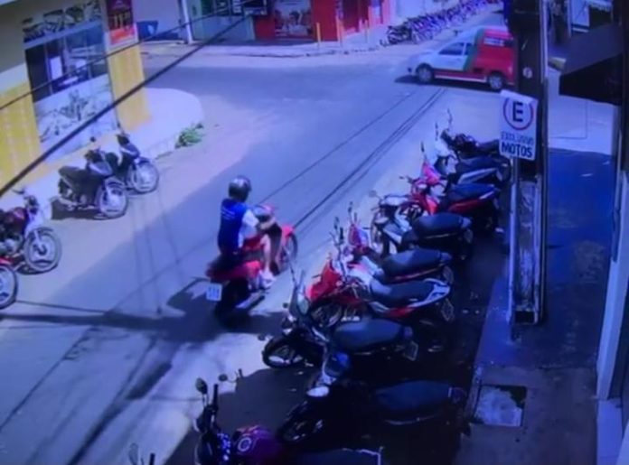 Câmeras registram furto de moto próximo ao Socorrão em Imperatriz