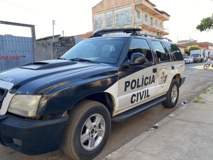 Homem invade casa de policial é baleado e preso